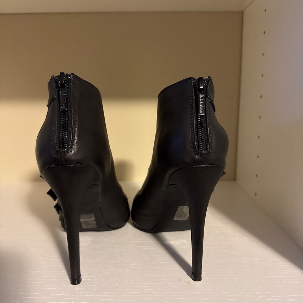 Shoes - Picture 3 of 4